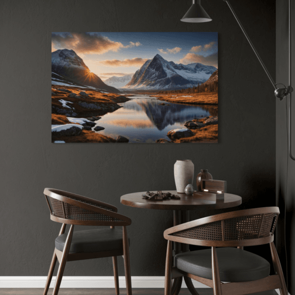 Lerretsbilde fjelltopper i morgenlys i stuen